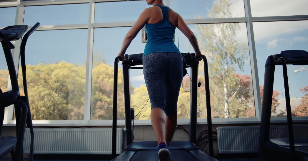 How to Combine Wegovy with Diet and Exercise for Maximum Weight Loss Results 2 A girl on a thread mill running to maximise weight loss with Wegovy