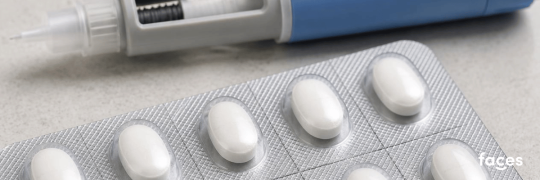 Oral semaglutide tablets on a clinic worktop beside a weight management injection pen