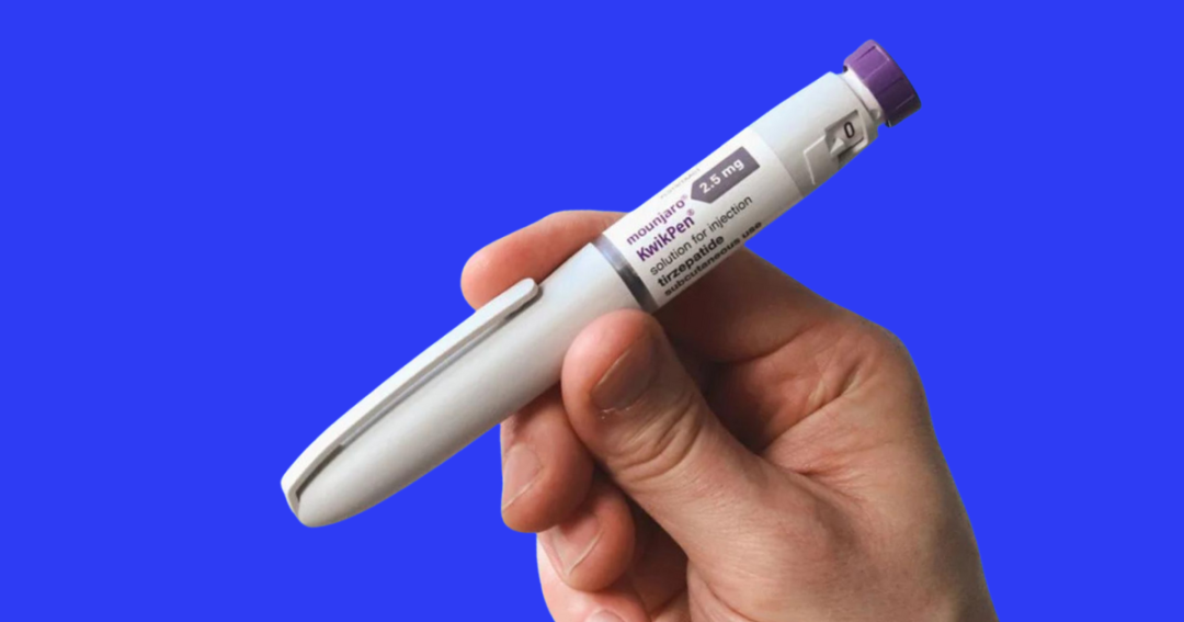 image of mounjaro kwikpen injection in a person's hand