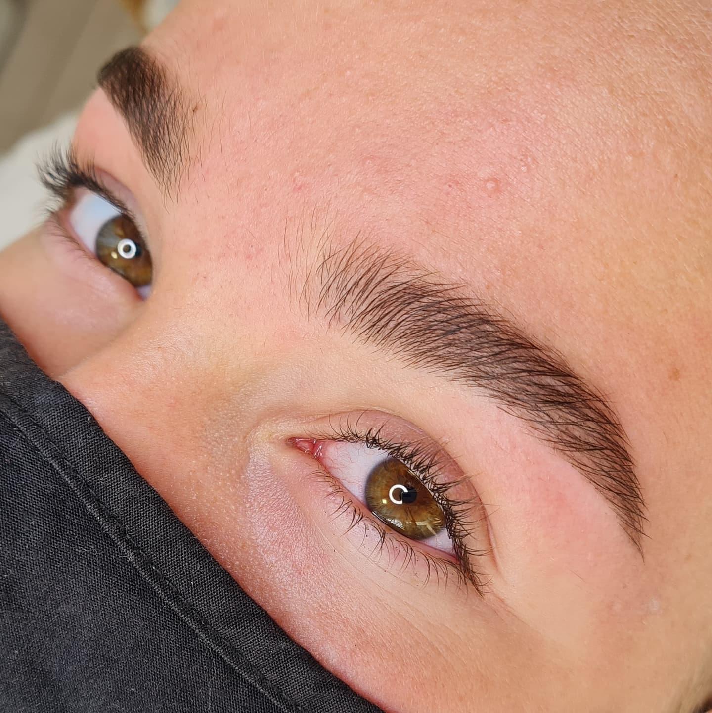 BugsBrows cosmetics image 3