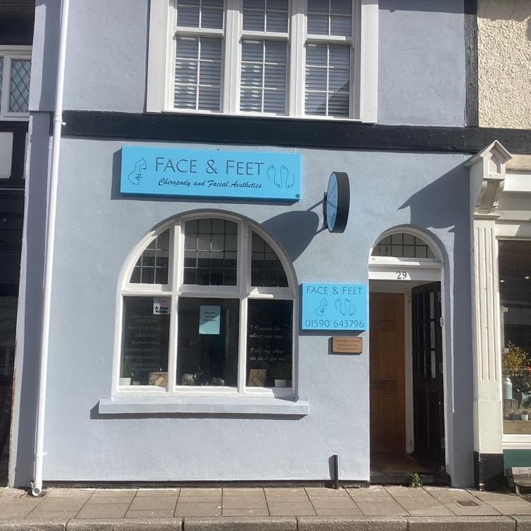Face and feet image 1