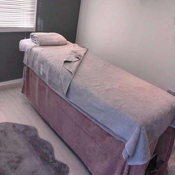 Mollies beauty hut image 2