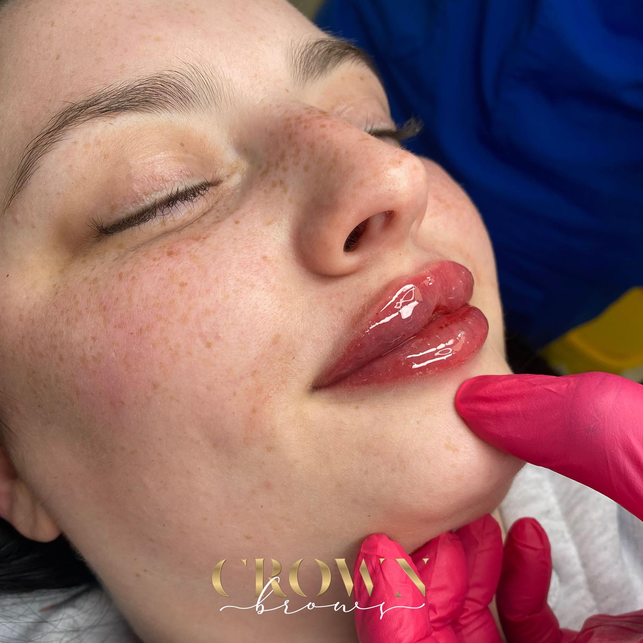 Crown Brows image 1