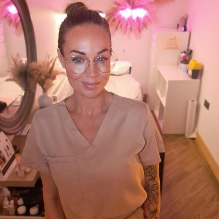 Emmas Locks Lashes and Laser image 2