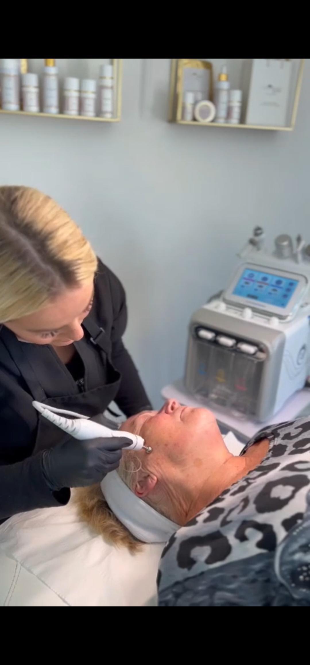 NakedGlowClinic  image 1