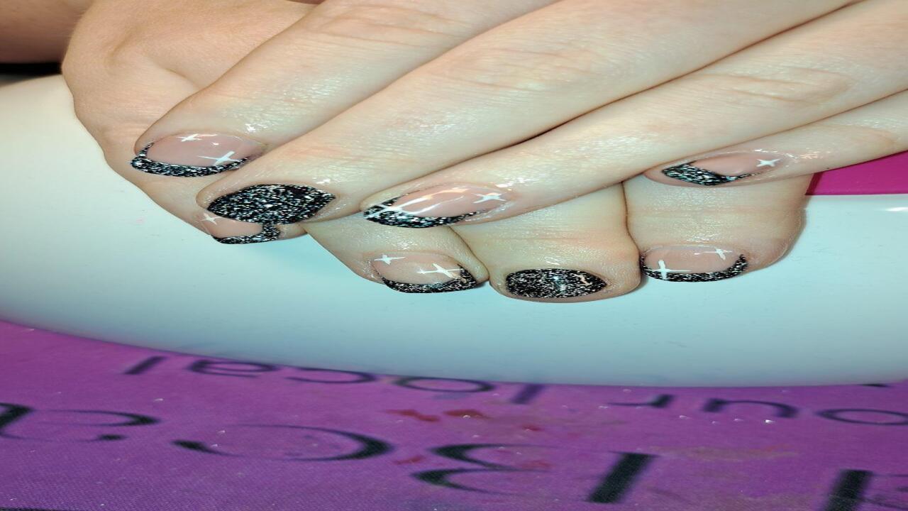 EMS Nails and Beauty Wirral image 3