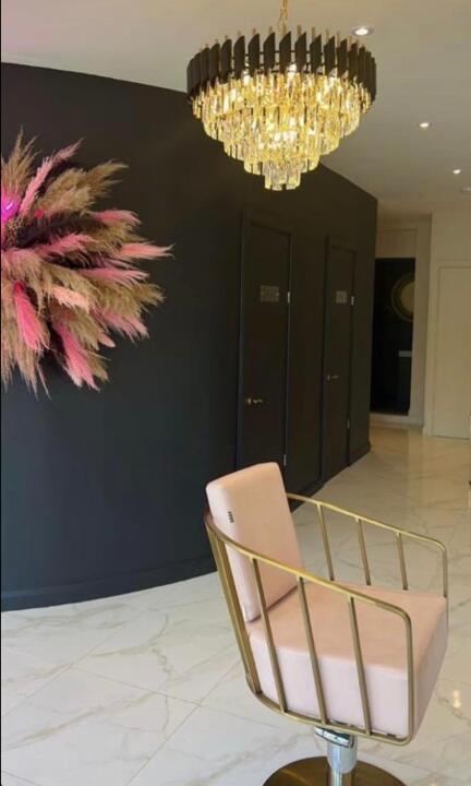 LAUREN LYNCH • WELLNESS • BEAUTY • AESTHETICS image 1