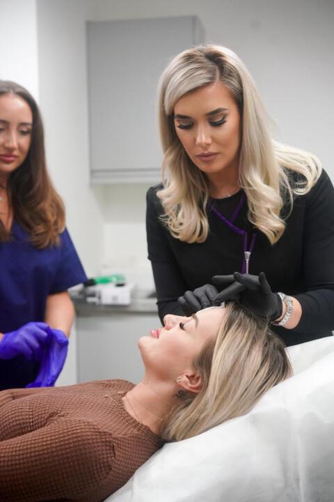 AR Makeup and beauty academy image 1