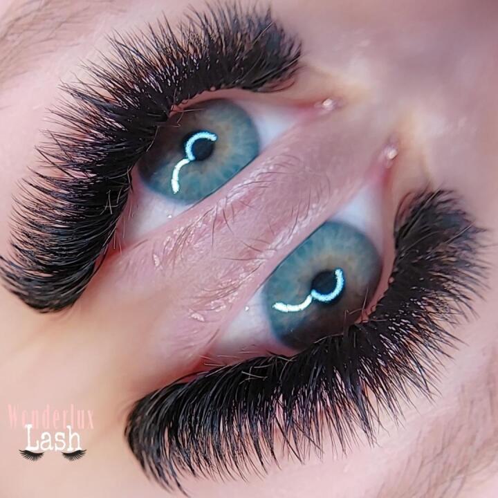 Wonderlux Lash Clinic image 1