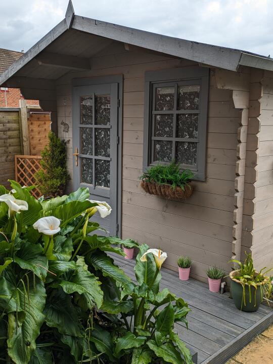 Kirsties Beauty Cabin image 1