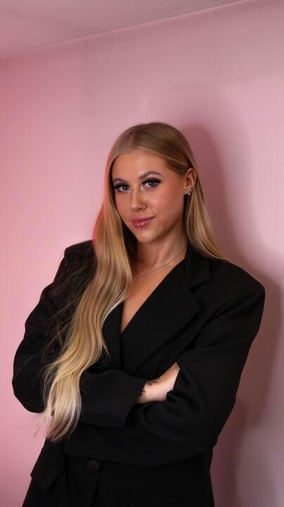 Chloe Long Beauty image 1