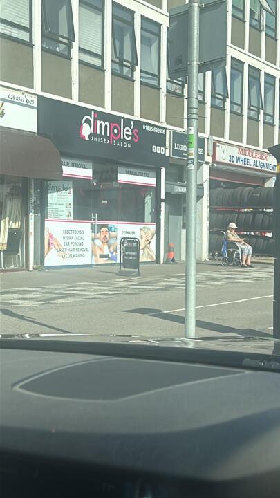 Dimple's unisex salon image 1