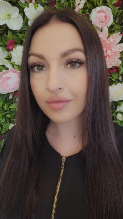 Flo's Beauty By Chloe Richardson image 1