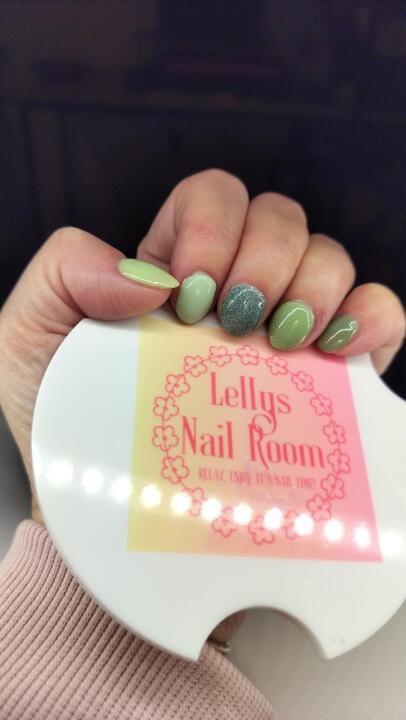 Lellys Nail Room image 3
