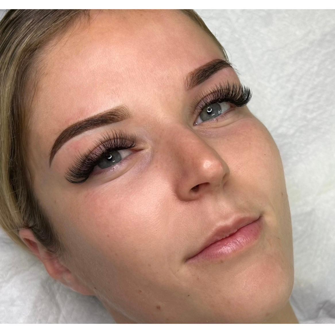 Luxe Lashes image 1