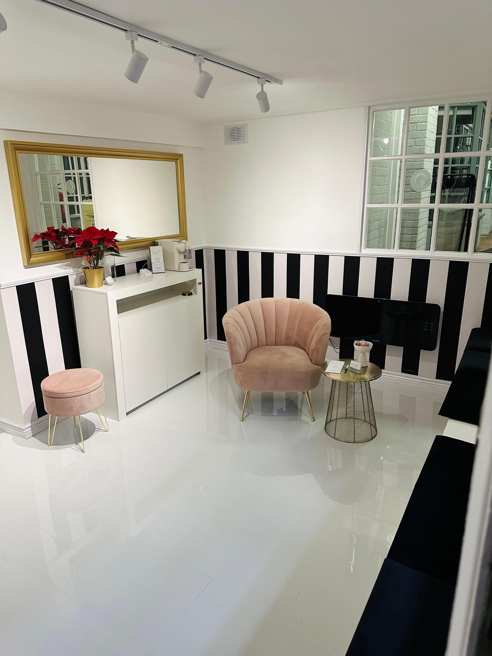 Pretty Simple Aesthetic Witney image 1