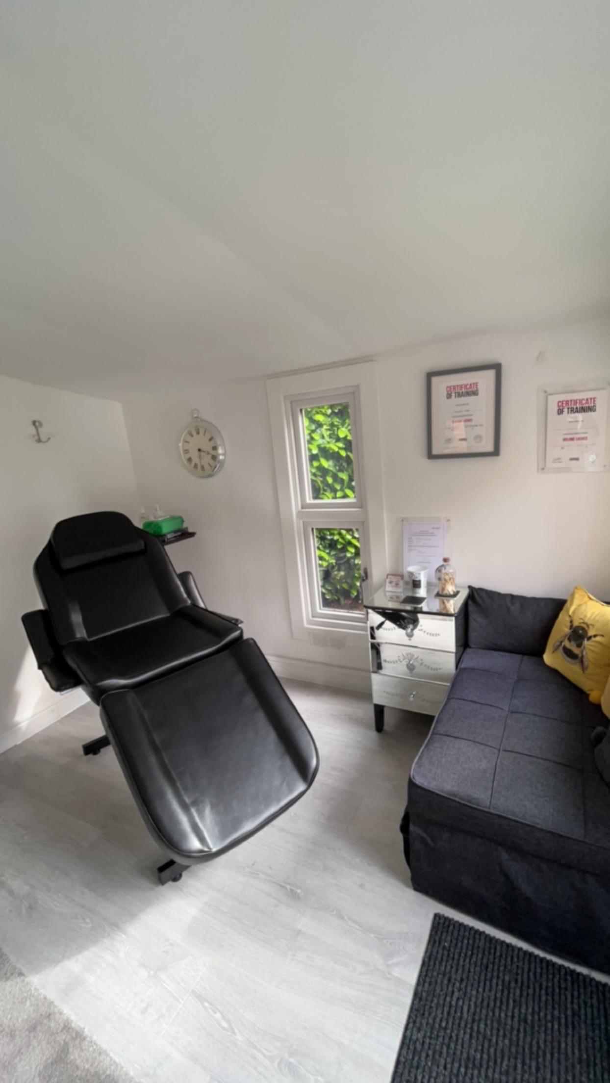 Hannahs beauty room image 1