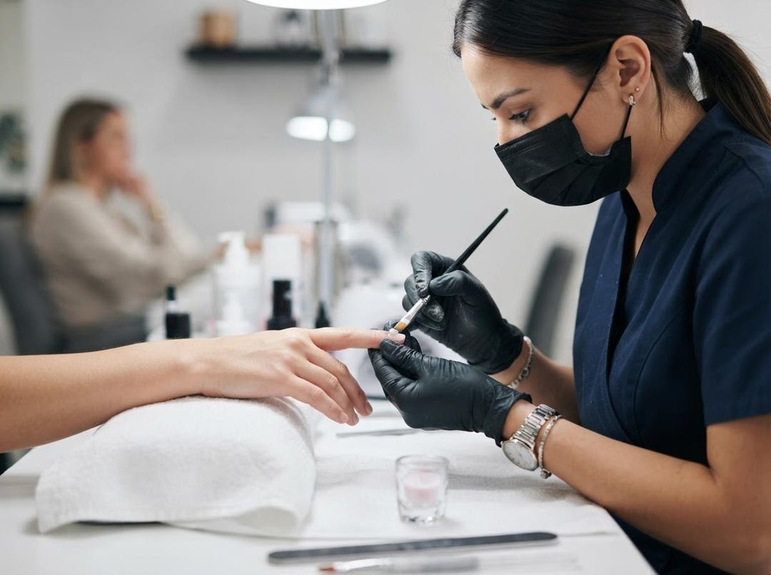 How Acrylic Nails works in Birmingham?