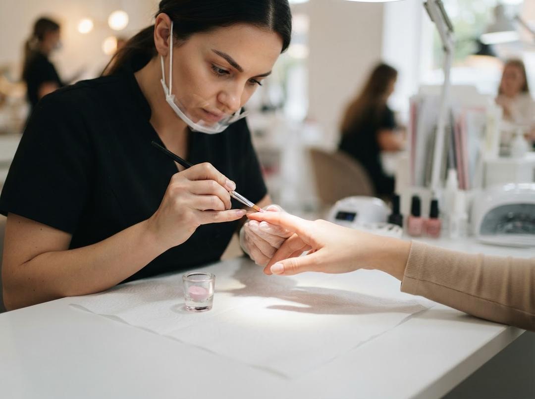 How Acrylic Nails works in Manchester?