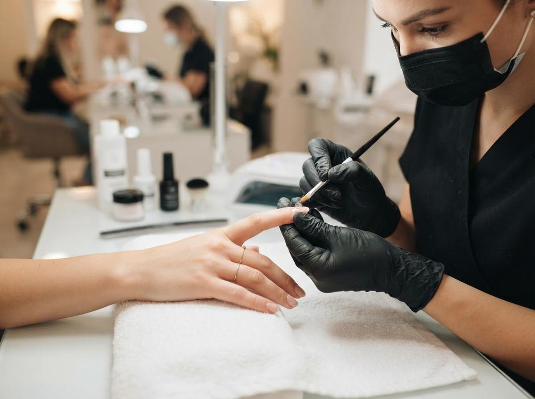 How Acrylic Nails works in Liverpool?
