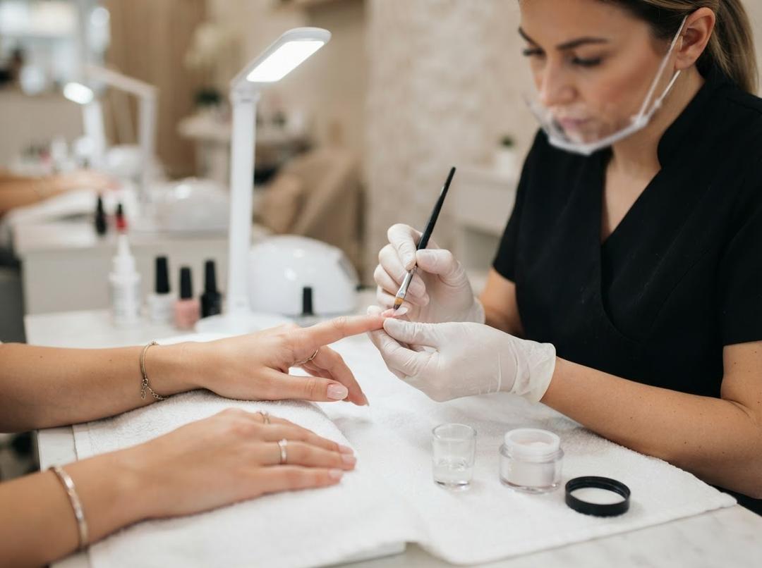 How Acrylic Nails works in Glasgow?