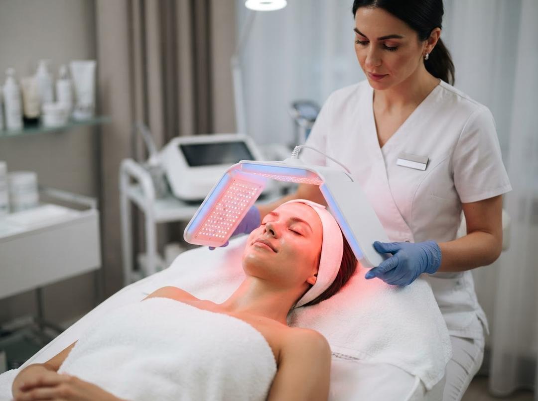 How LED Light Therapy works in Glasgow?